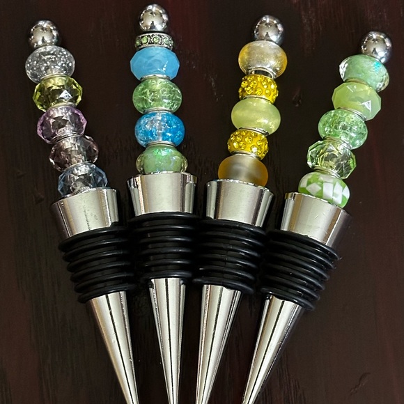 Set of 4 New Wine Stoppers - Picture 1 of 3